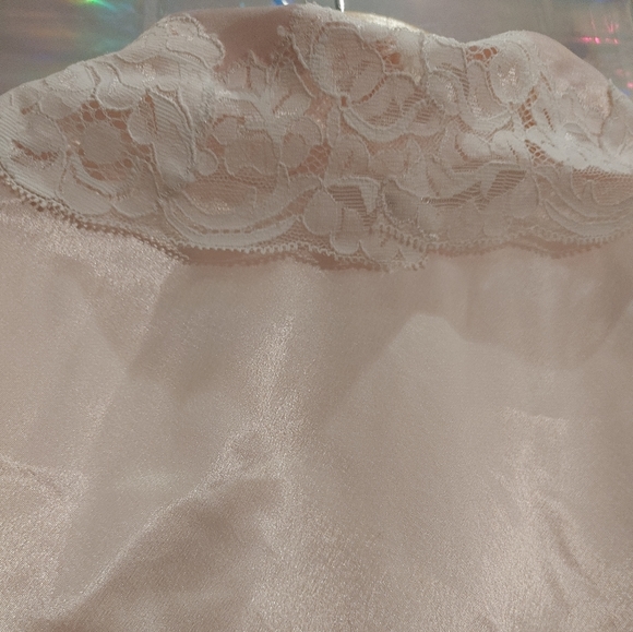 Vintage Sara Beth silky Robe with lace details - Picture 7 of 8